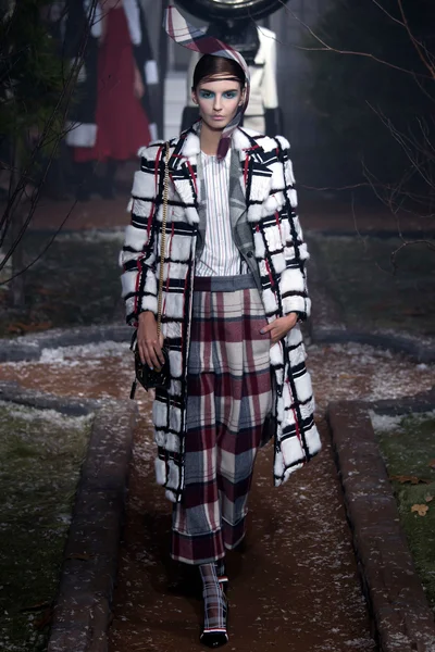 Look 16